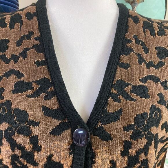 Bellessa | Animal Print Sweater Vest - Picture 4 of 5